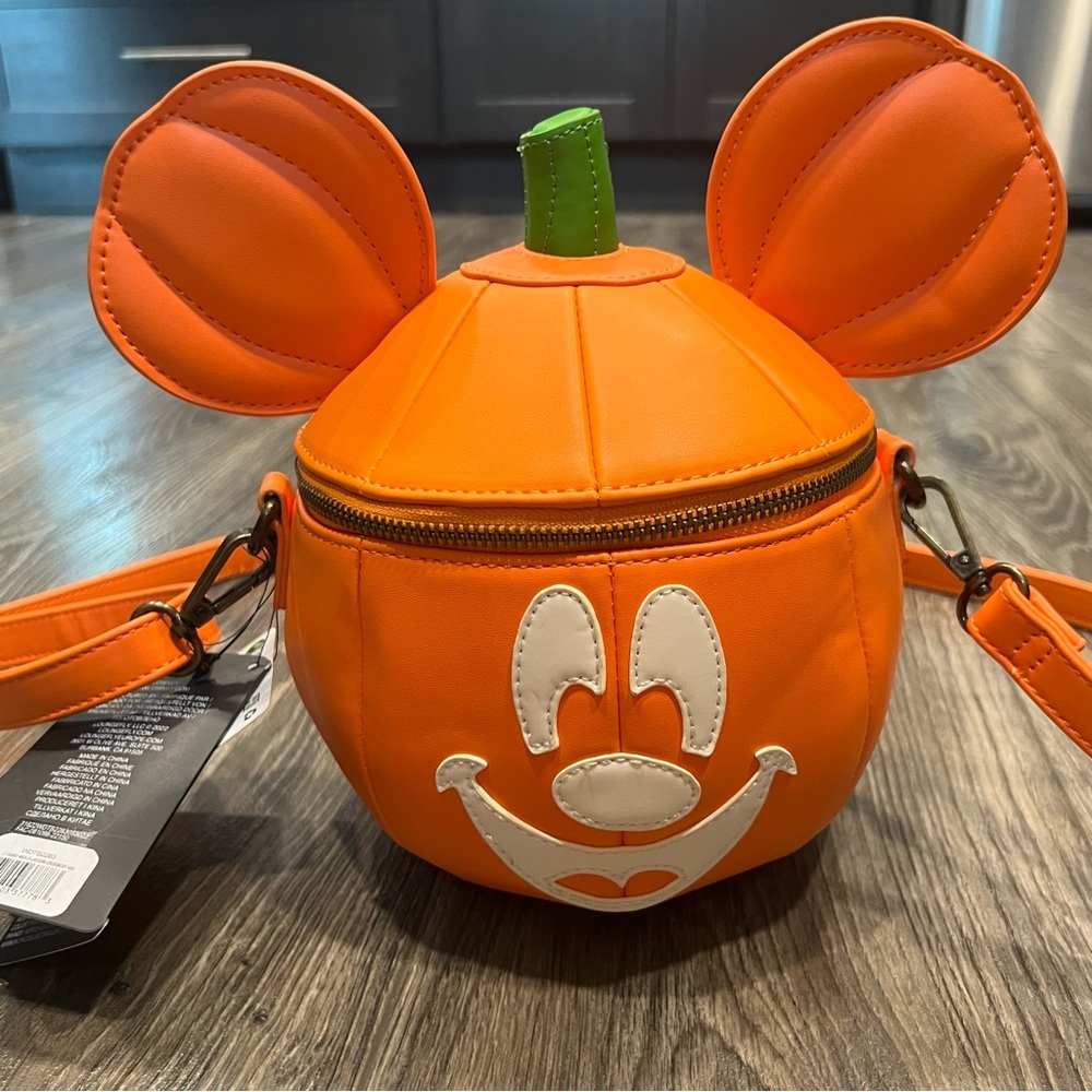 NWT! Official Disney Loungefly Mickey Pumpkin Crossbody bag - Picture 7 of 7